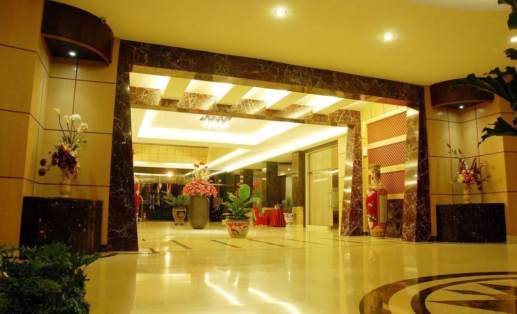 Grand Rocky Hotel Bukittinggi Bagian luar foto