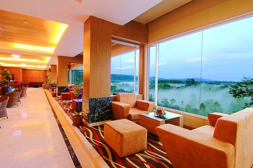 Grand Rocky Hotel Bukittinggi Bagian luar foto