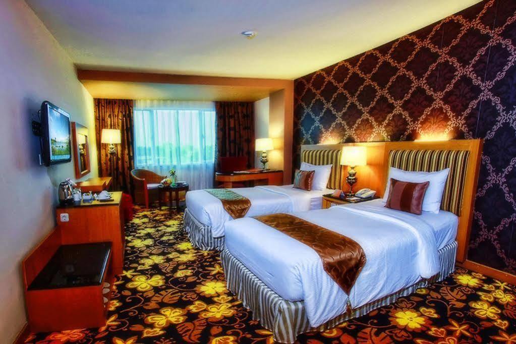 Grand Rocky Hotel Bukittinggi Bagian luar foto