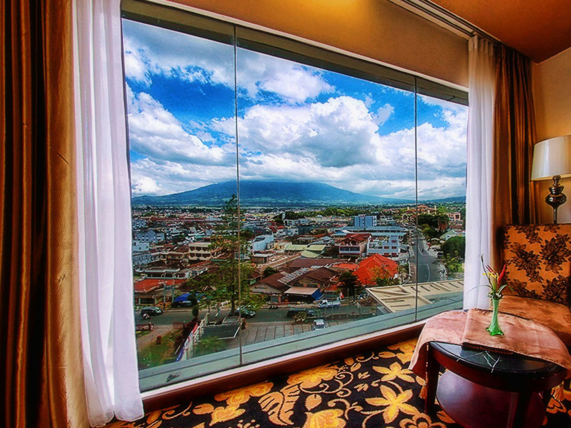 Grand Rocky Hotel Bukittinggi Bagian luar foto