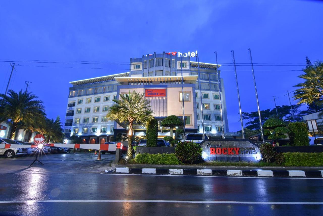 Grand Rocky Hotel Bukittinggi Bagian luar foto