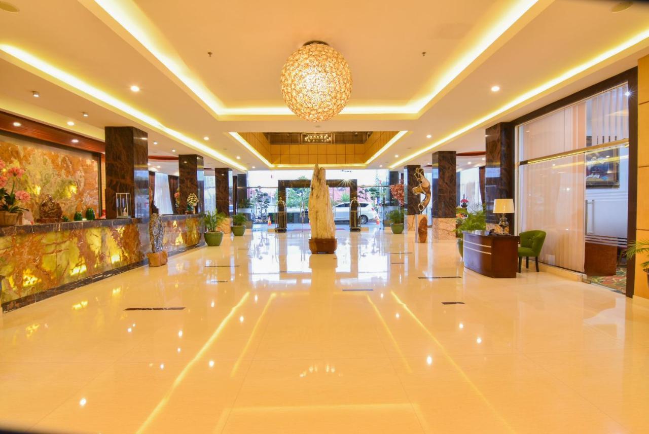 Grand Rocky Hotel Bukittinggi Bagian luar foto